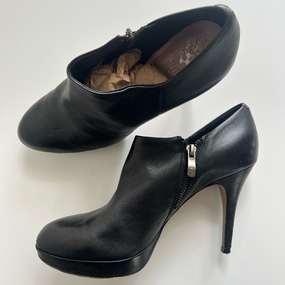 VINCE CAMUTO 4” Black Leather Heeled Bootie Size 9M